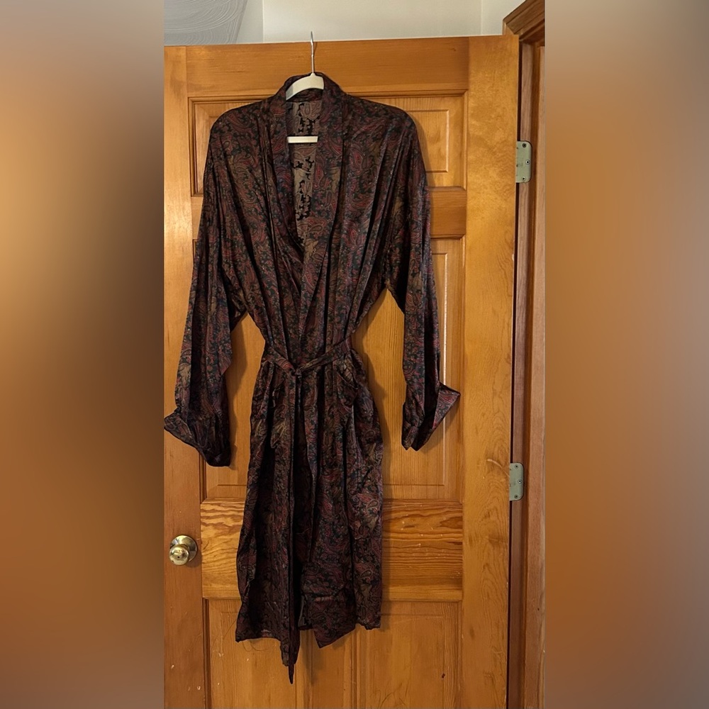 Men’s vintage silk? robe.